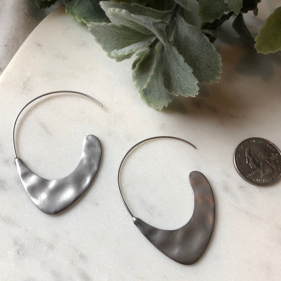 The Willa - Hammered Vintage Crescent Hoops - Picture 2 of 3